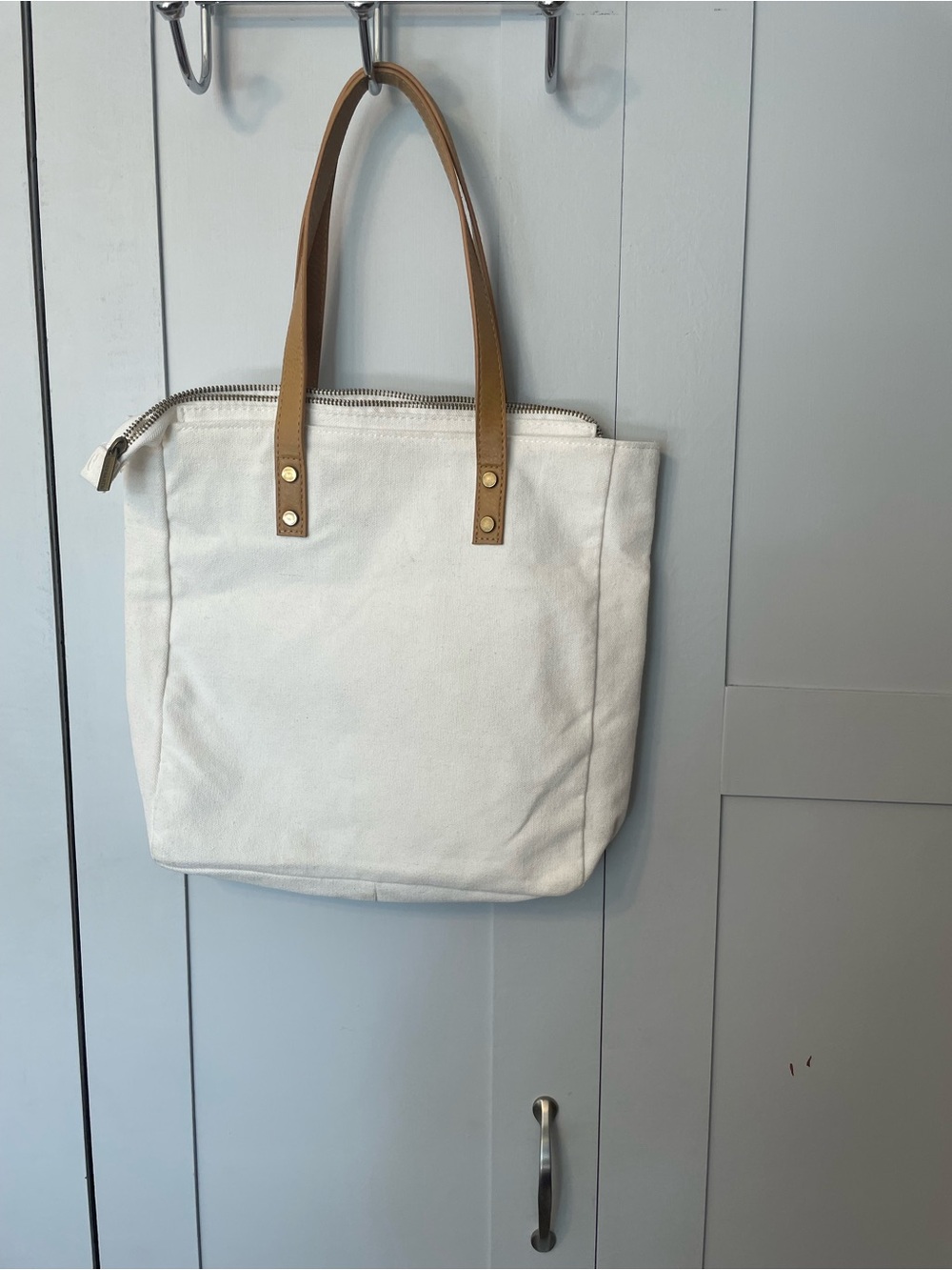 Cozy Earth Canvas Tote with Tan Leather Handles & Sunsand beach hat Bundle. - Picture 8 of 11